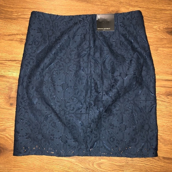 Banana Republic Dresses & Skirts - 🎀HP🎀 Lace Pencil‎ Skirt